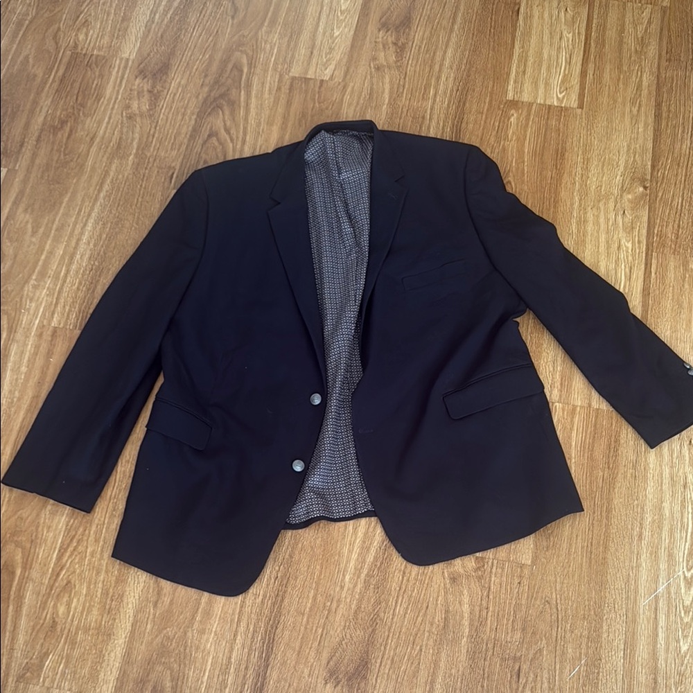 Dark Blue Blazer with Notched Lapels and Structured Shoulders